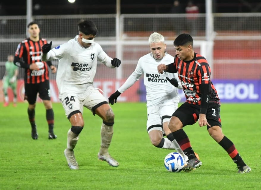 Juan Cruz Esquivel se va de Patronato. El delantero será repescado por Talleres de Córdoba que lo negociará con otra institución. Se habla que del fútbol colombiano.  