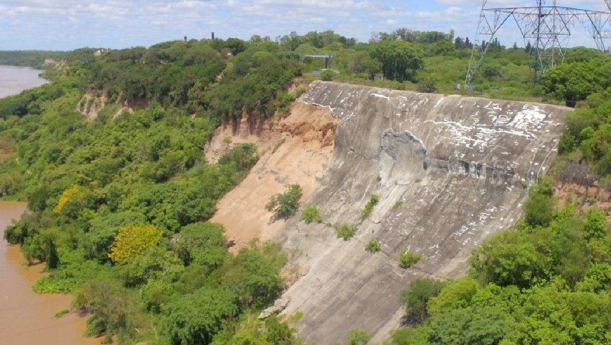 Alertan sobre riesgos por inestabilidad en la torre de la Toma | El