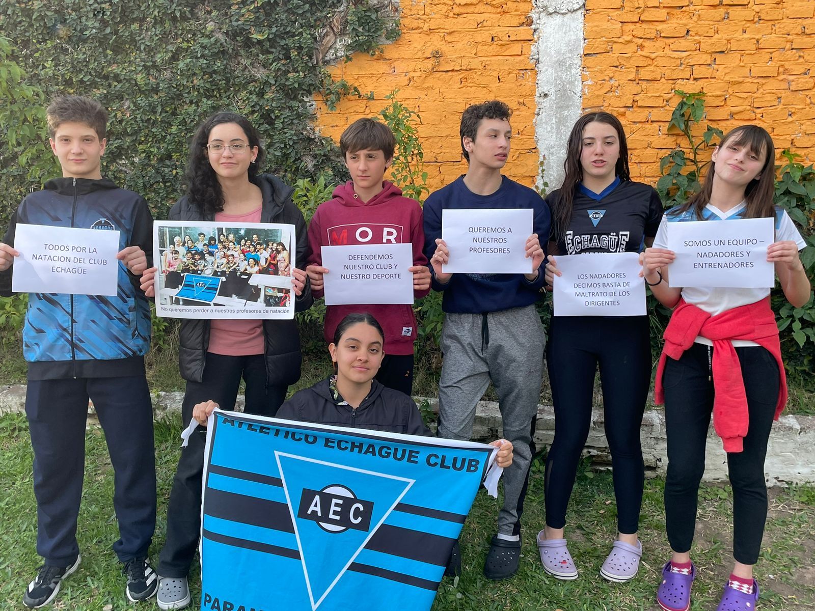 Integrantes del plantel de natación de Echagüe participaron el pasado fin de semana de un torneo y expresaron su descontento por la situación.