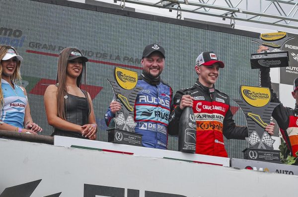 “Feliz. Vinimos a descontar puntos con respecto a los de la punta y nos llevamos todo. Una pena que se haya definido por los comisarios deportivos”, expresó en sus redes sociales el entrerriano.