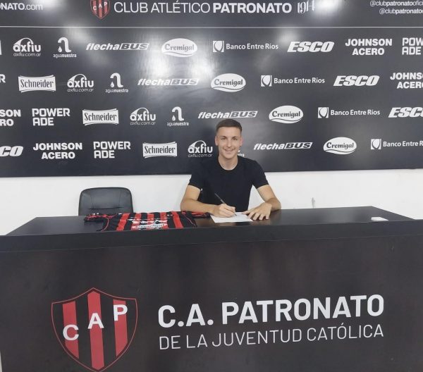 Santiago Piccini firmó contrato y saldrá a préstamo a Fenix, elenco que milita en la Primera B Metropolitana. FOTO: Prensa CAP.