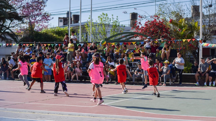 Se desarrollaron actividades en fútbol, básquet, vóley, artes marciales, vóley, atletismo, boxeo, canotaje y ciclismo, entre otras.