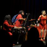 A través del diálogo, la actuación y la música, el quinteto se propone desnaturalizar una mirada sobre el amor, vinculada a un modelo patriarcal de concebirlo.