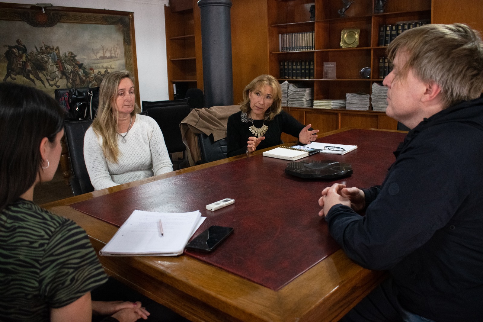 Los técnicos en Psicogerontología durante la entrevista en EL DIARIO. Foto: Melina Londero