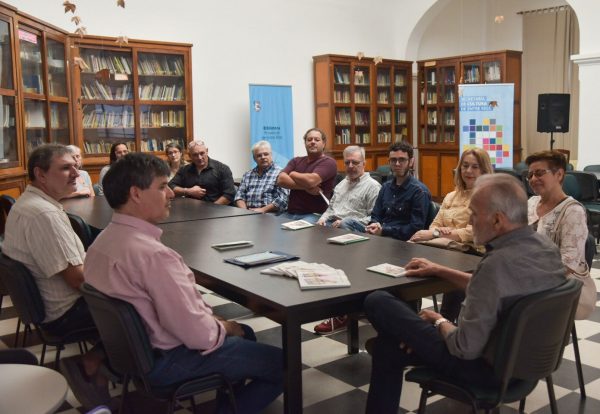 En una modesta ceremonia fue presentado el catálogo de la biblioteca personal de Juan L. Ortiz. Foto: Juliana Faggi.