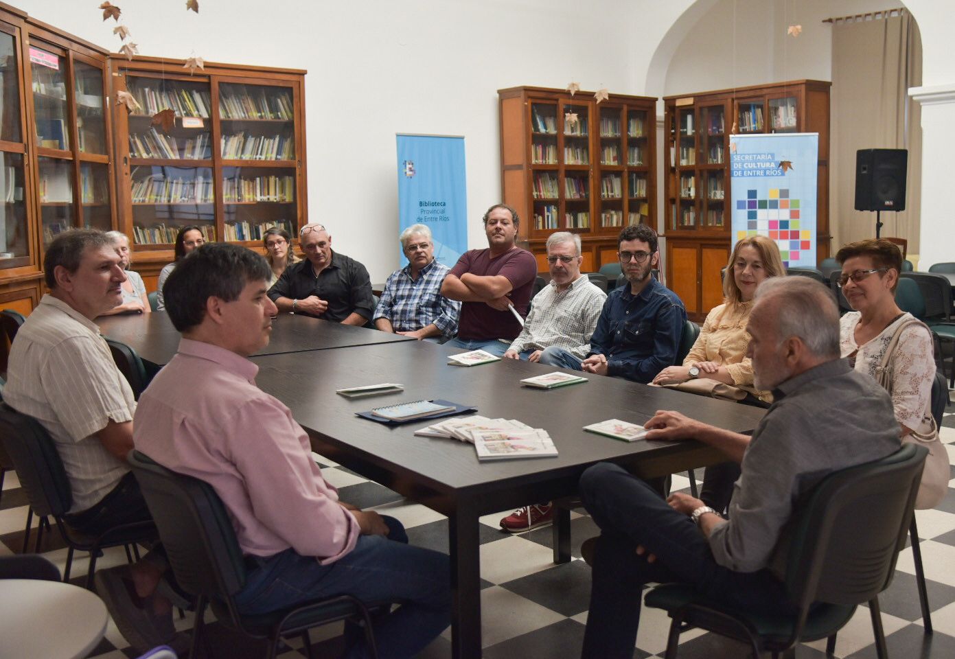 En una modesta ceremonia fue presentado el catálogo de la biblioteca personal de Juan L. Ortiz. Foto: Juliana Faggi.