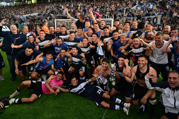 Gimnasia y Esgrima La Plata, con el entrerriano Leonardo Morales como uno de sus pilares, le ganó 1 a 0 a Colón de Santa Fe y jugará el año próximo en la Liga Profesional.