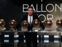 Lionel Messi con sus seis Balones de Oro ganados.