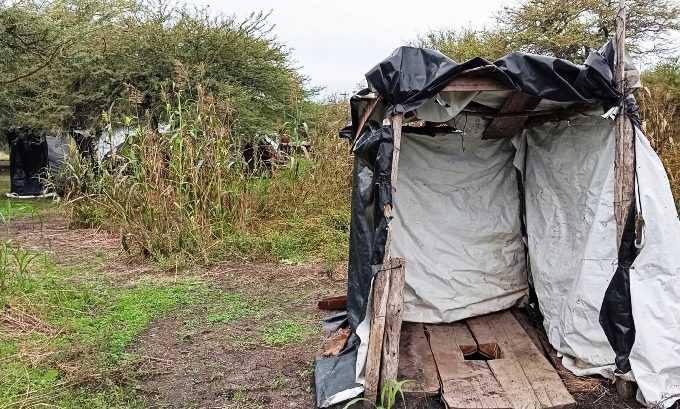 El horror que encontraron en un campo de Villaguay: trabajadores vivian en casas de silobolsas