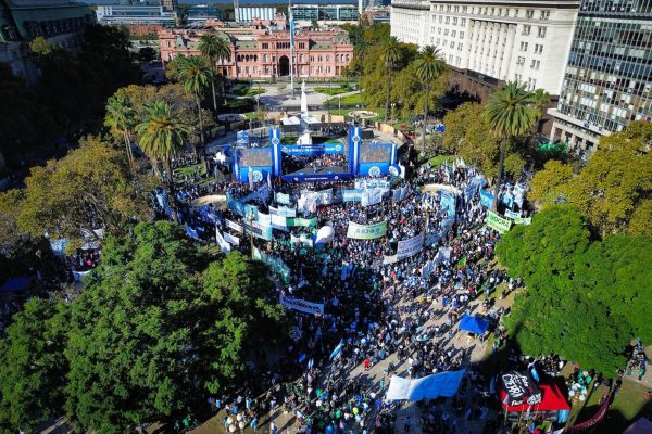 La CGT marcho a Plaza de Mayo: 'Se termino la paciencia con el Presidente'