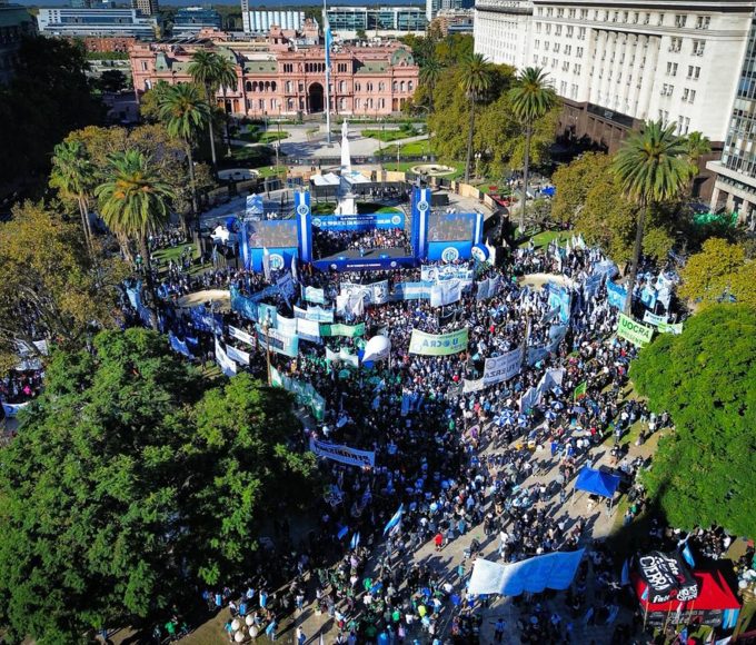 La CGT marcho a Plaza de Mayo: 'Se termino la paciencia con el Presidente'