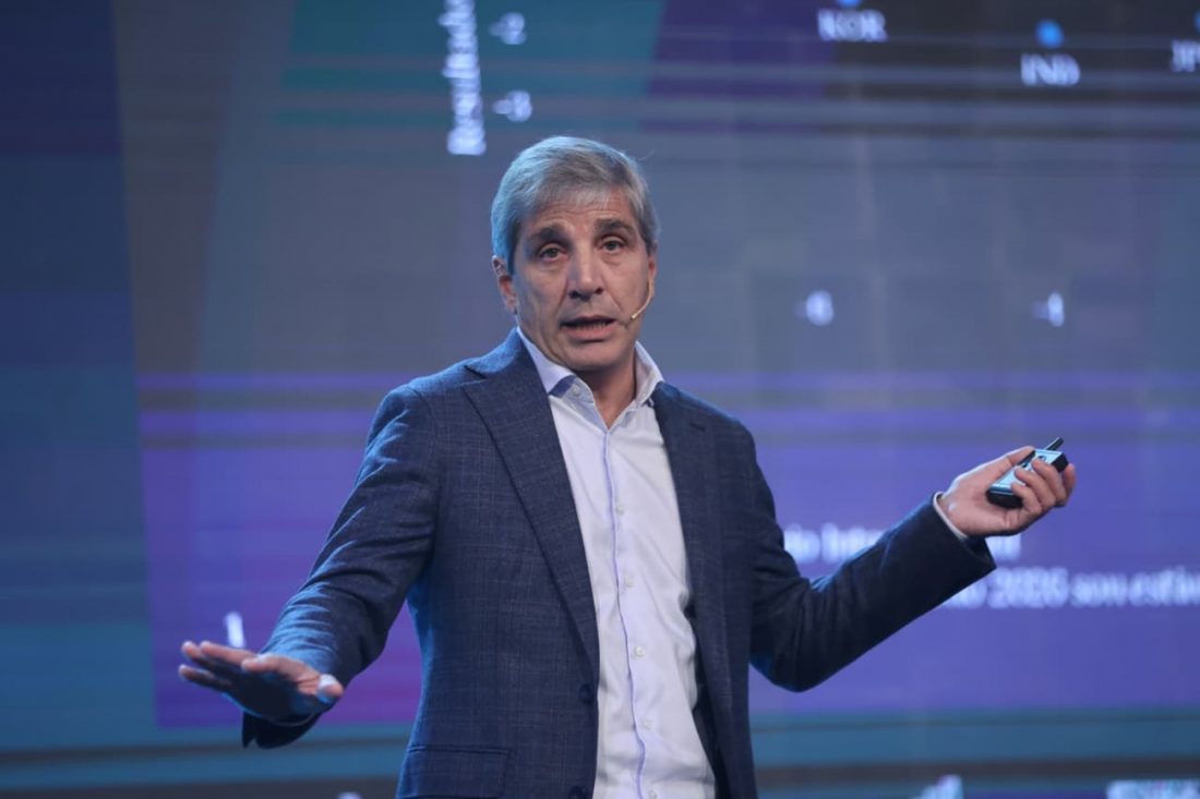 Caputo admite que los mercados ven 'riesgo kuka' aunque el lo niegue