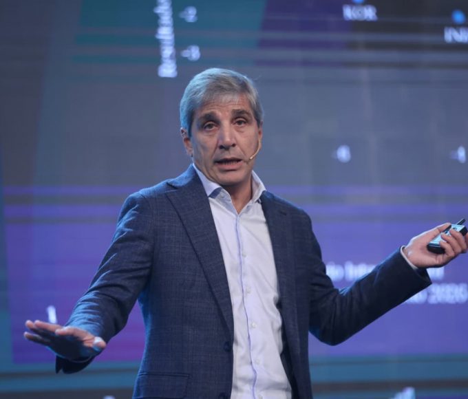 Caputo admite que los mercados ven 'riesgo kuka' aunque el lo niegue