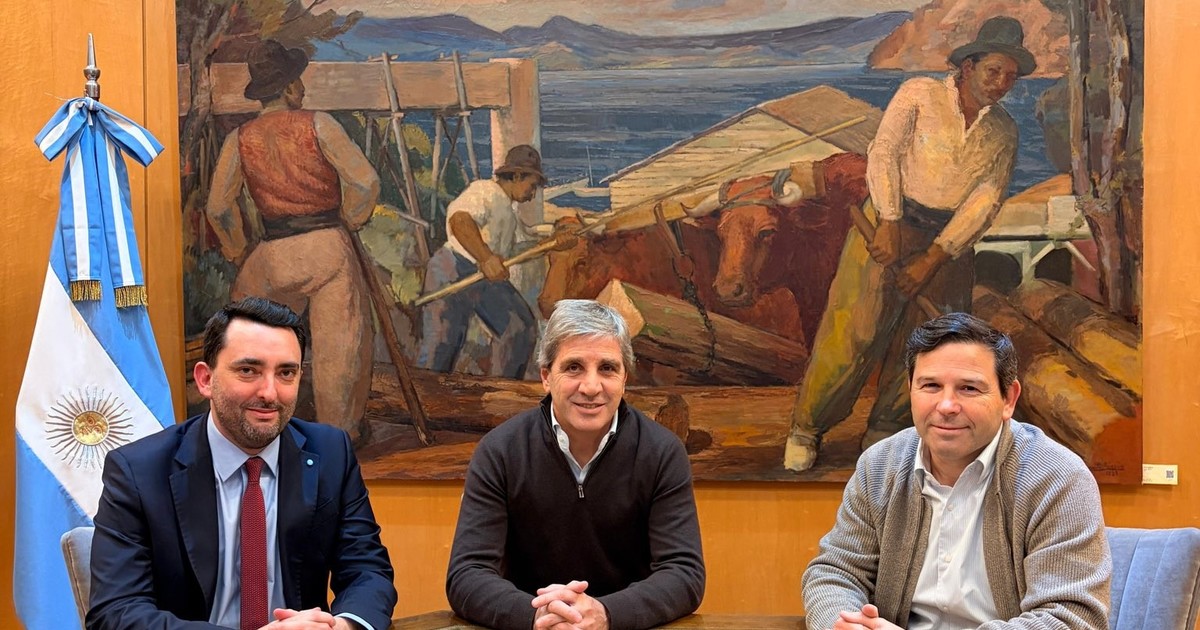 Renuncio el secretario Legal de Economia por razones familiares