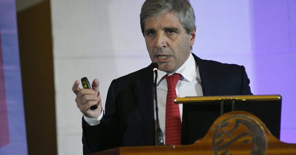 ¿Se agota la motosierra? Caputo admite que ya no hay margen para ajustar