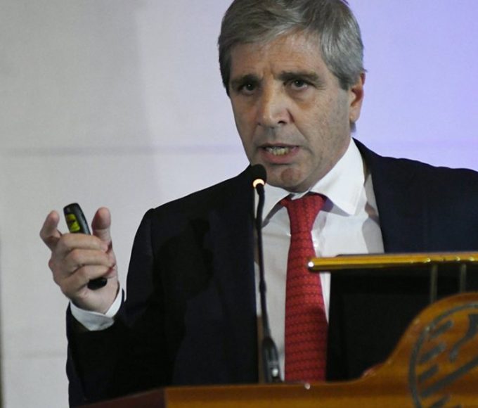 ¿Se agota la motosierra? Caputo admite que ya no hay margen para ajustar