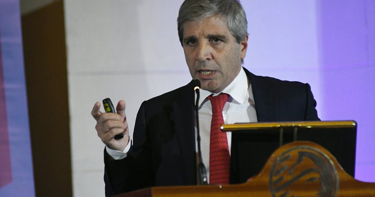 ¿Se agota la motosierra? Caputo admite que ya no hay margen para ajustar