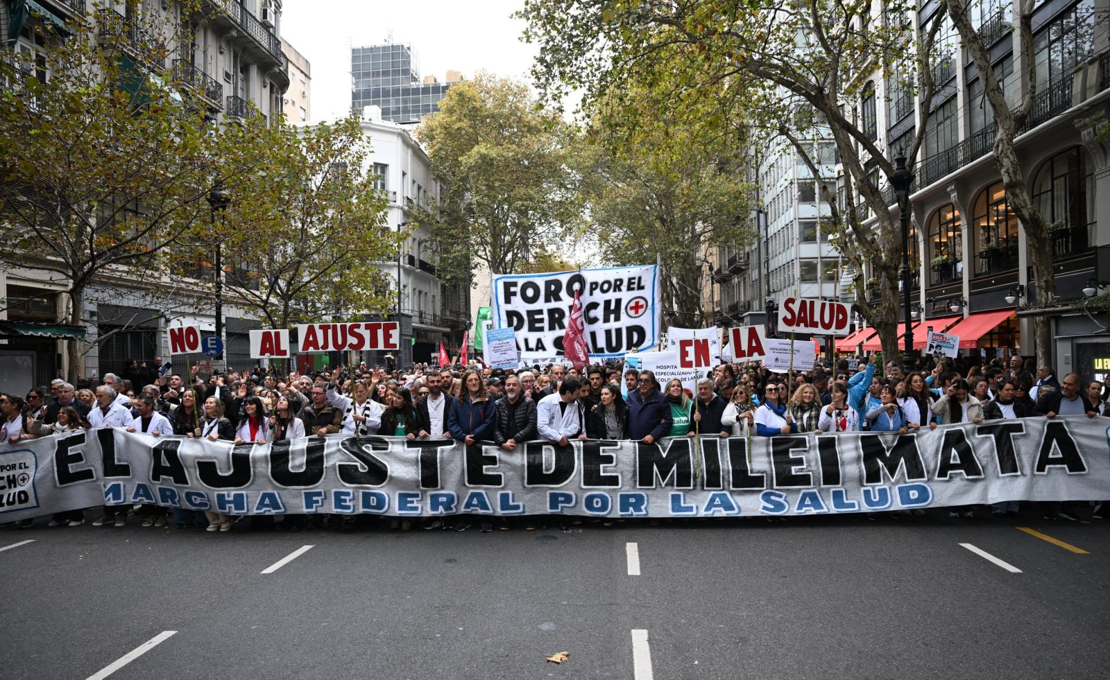 Masiva marcha de la salud en Plaza de Mayo: el reclamo que pone en jaque a Milei