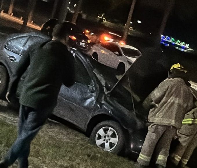 Brutal choque múltiple en Federación: policía herido y mujer espera cirugía