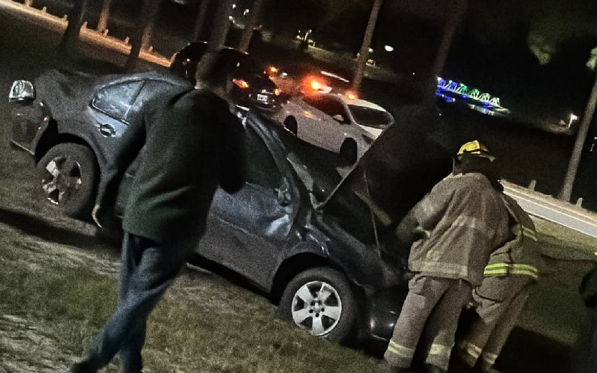 Brutal choque múltiple en Federación: policía herido y mujer espera cirugía