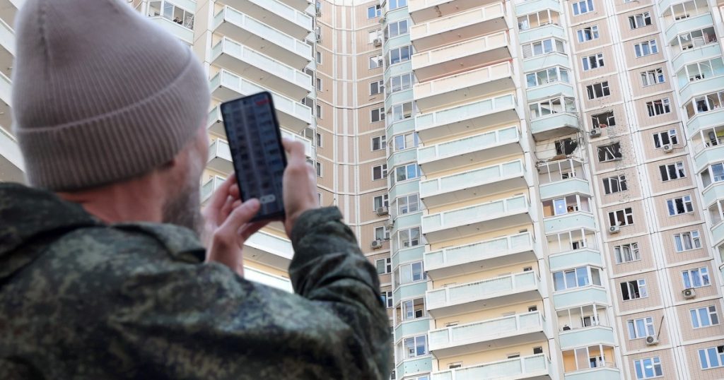 Ucrania lanzo el mayor ataque con drones sobre Moscu: cuatro muertos