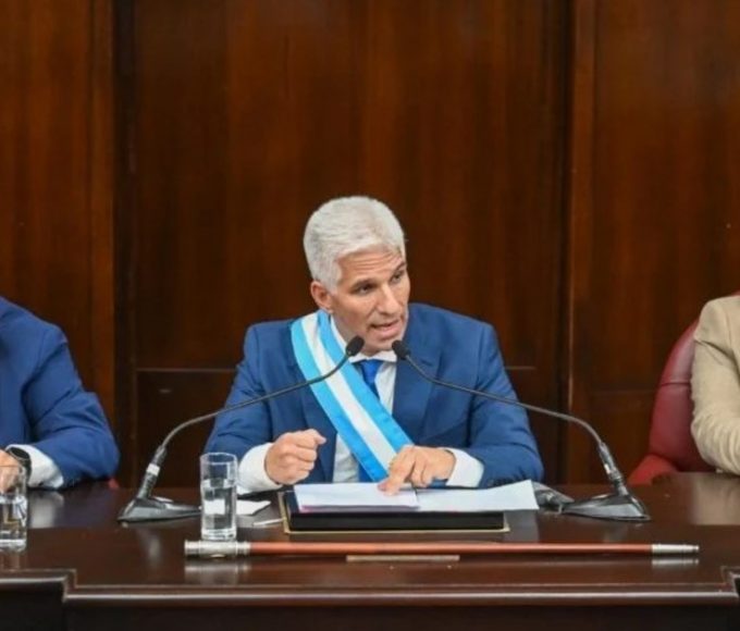 Poggi pidió la renuncia a todo su gabinete por la crisis de la coparticipación