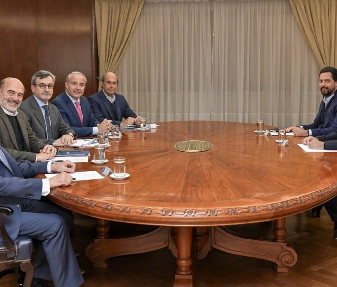 La UIA le pidió a Caputo alivio impositivo para salvar a las pymes