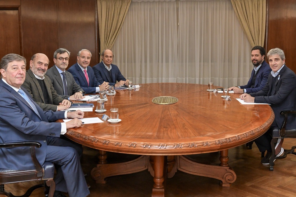 La UIA le pidió a Caputo alivio impositivo para salvar a las pymes