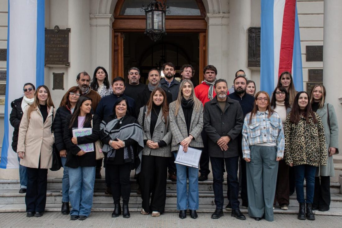 Concejales peronistas le plantaron bandera a Frigerio en Casa de Gobierno