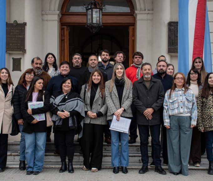 Concejales peronistas le plantaron bandera a Frigerio en Casa de Gobierno