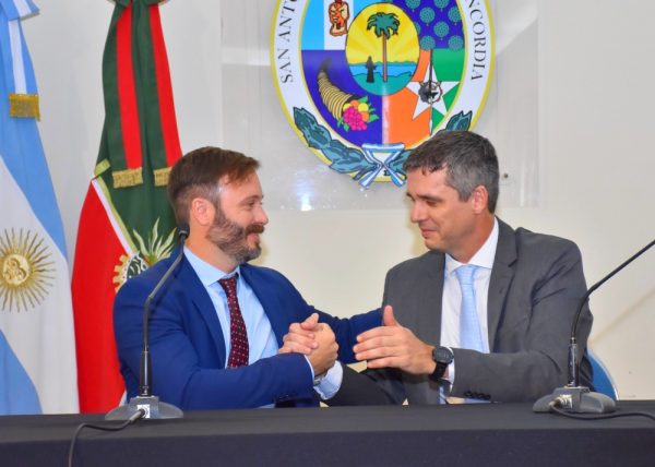 Cresto dona terrenos para reubicar familias de Villa Adela que viven en zona inundable