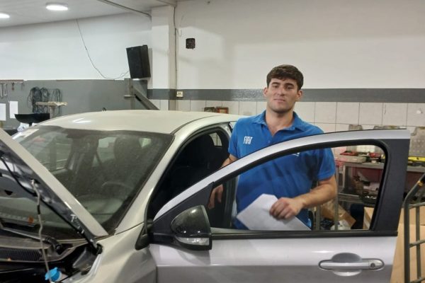Estudiantes entrerrianos arrancaron pasantías en Volkswagen y Fiat
