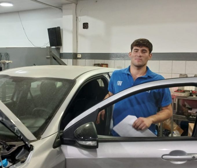 Estudiantes entrerrianos arrancaron pasantías en Volkswagen y Fiat