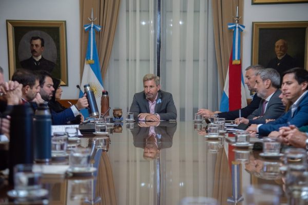 Frigerio prepara una ley antiburocracia: el plan para terminar con los tramites eternos