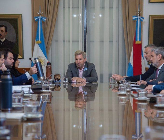 Frigerio prepara una ley antiburocracia: el plan para terminar con los tramites eternos