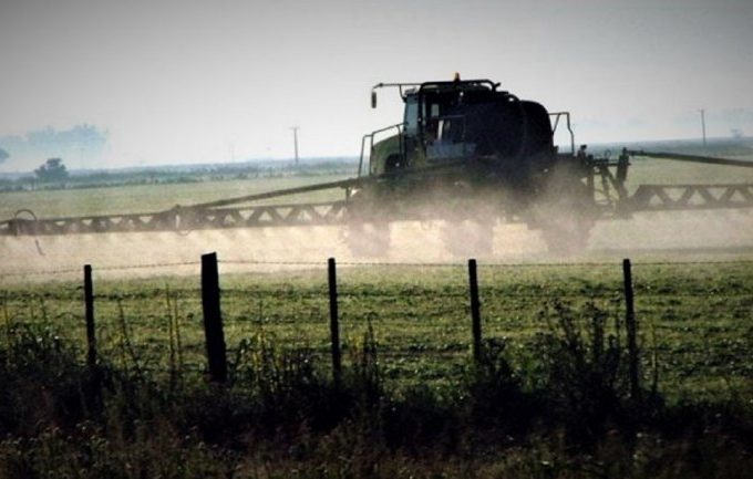 Jueza entrerriana fijo distancias ineditas para fumigaciones en Colonia Ensayo