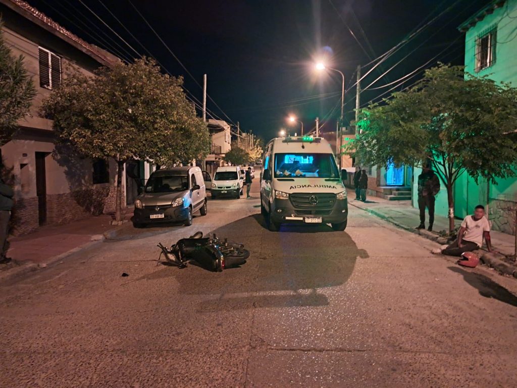 Violento choque en moto: detuvieron al conductor que abandono a su acompañante