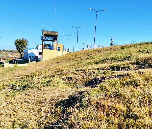 Vecinos denuncian basural en Defensa Sur: el Municipio dice que invirtió $200 millones