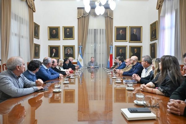 Frigerio manda su reforma jubilatoria: sube la edad a 65 años