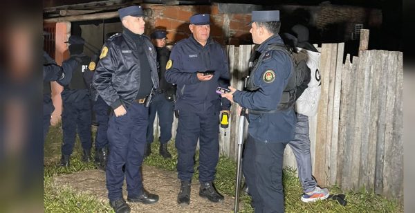 Operativo nocturno en Concordia: cocaína, arma y tres detenidos