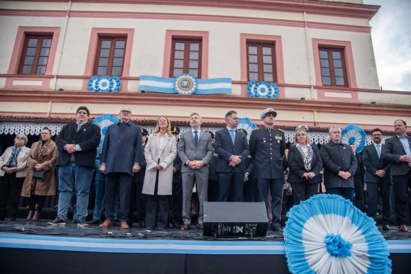 Frigerio pidió "diálogo y consensos" en el acto del 25 de Mayo