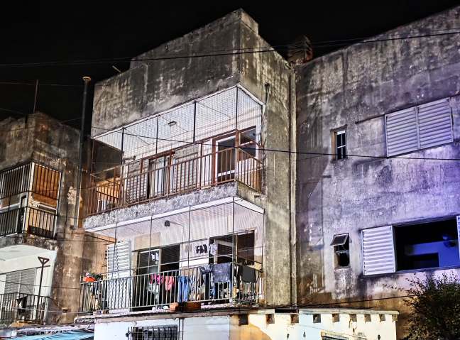 Dos hermanos de 5 y 6 años mueren en incendio en Concordia: el padre lucha por su vida