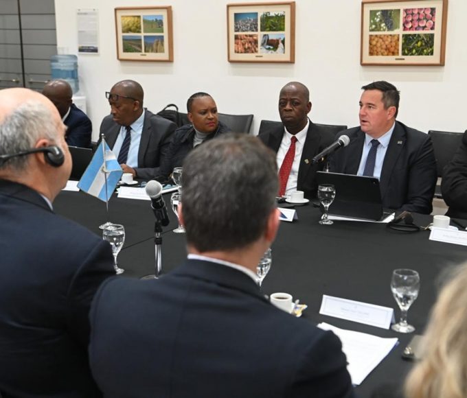 Argentina y Sudáfrica firmaron acuerdo clave para exportar pollo entrerriano