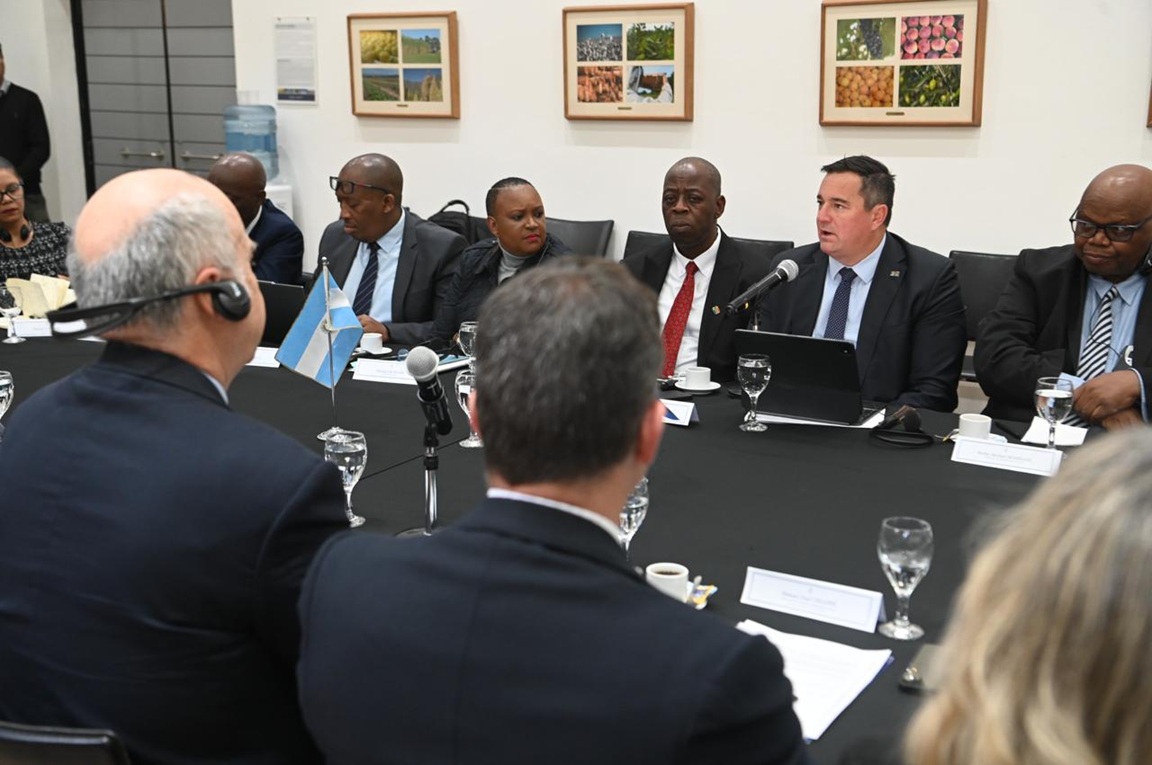 Argentina y Sudáfrica firmaron acuerdo clave para exportar pollo entrerriano
