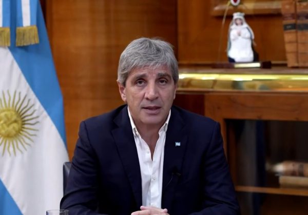 Caputo anunció un superávit primario de $632.844 millones en abril