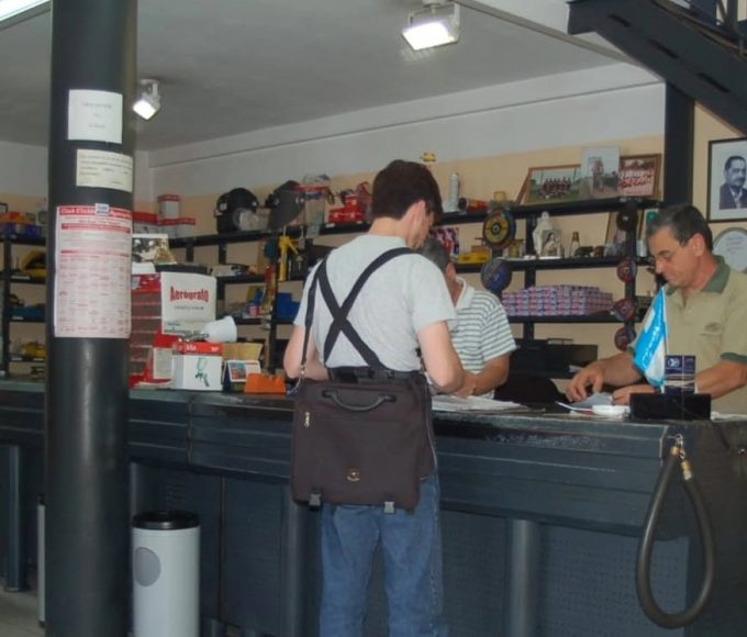 Menghi cerró y los comerciantes de Paraná estallan: "Es el síntoma del círculo que nos asfixia"
