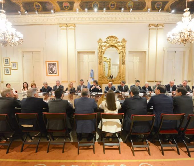 Caputo evalúa nuevo consenso fiscal tras presión de Frigerio y empresarios