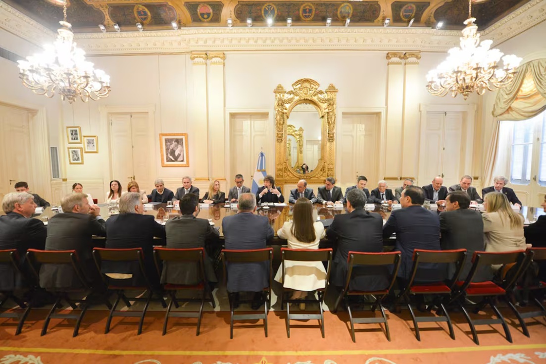 Caputo evalúa nuevo consenso fiscal tras presión de Frigerio y empresarios
