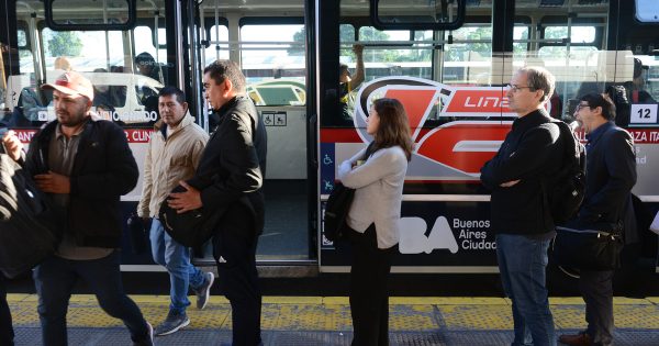 La inflación bajó en abril pero sigue empujada por el efecto arrastre de marzo