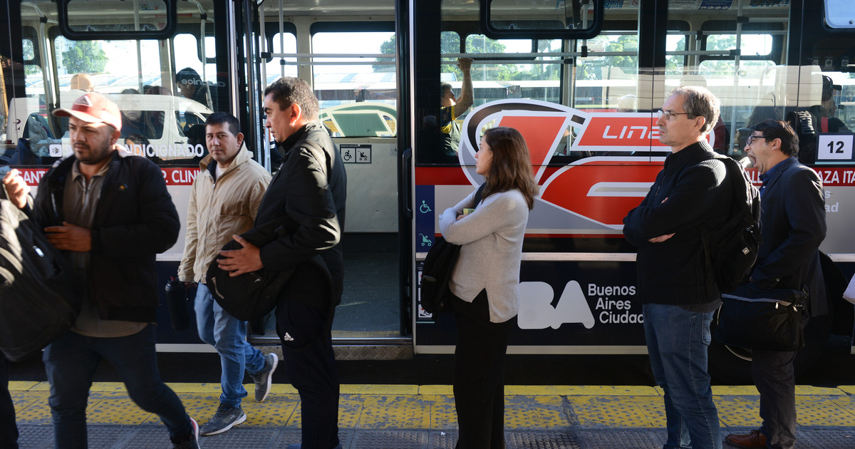 La inflación bajó en abril pero sigue empujada por el efecto arrastre de marzo